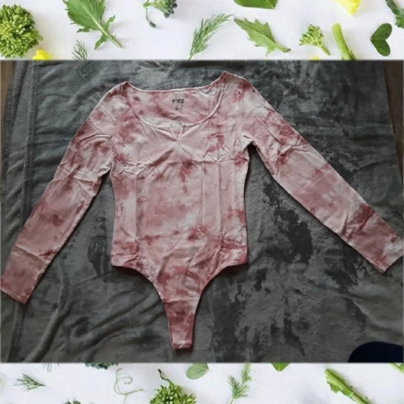 Brand New vs pink long sleeve body suit - Picture 2 of 3